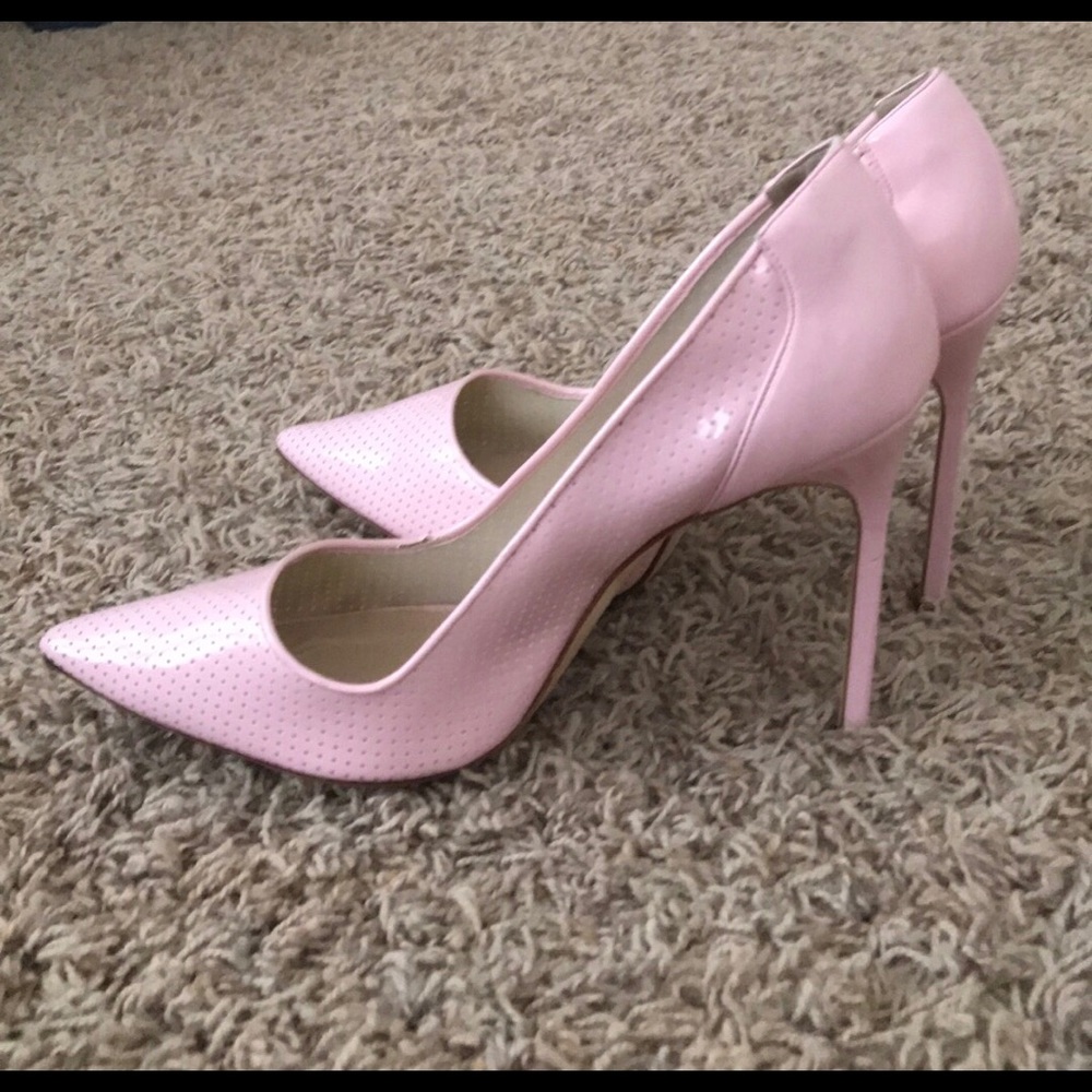 Manolo Blahnik “Pretty In Pink” stiletto